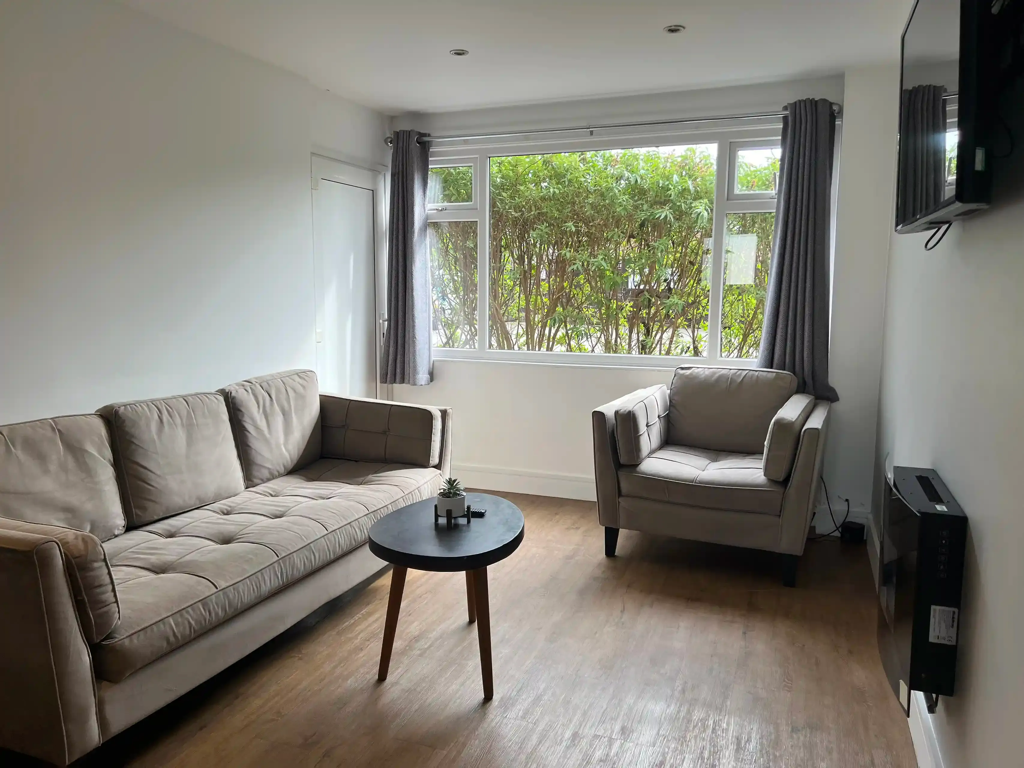 Shakespeare Ground Floor Apartment Sleeps 4